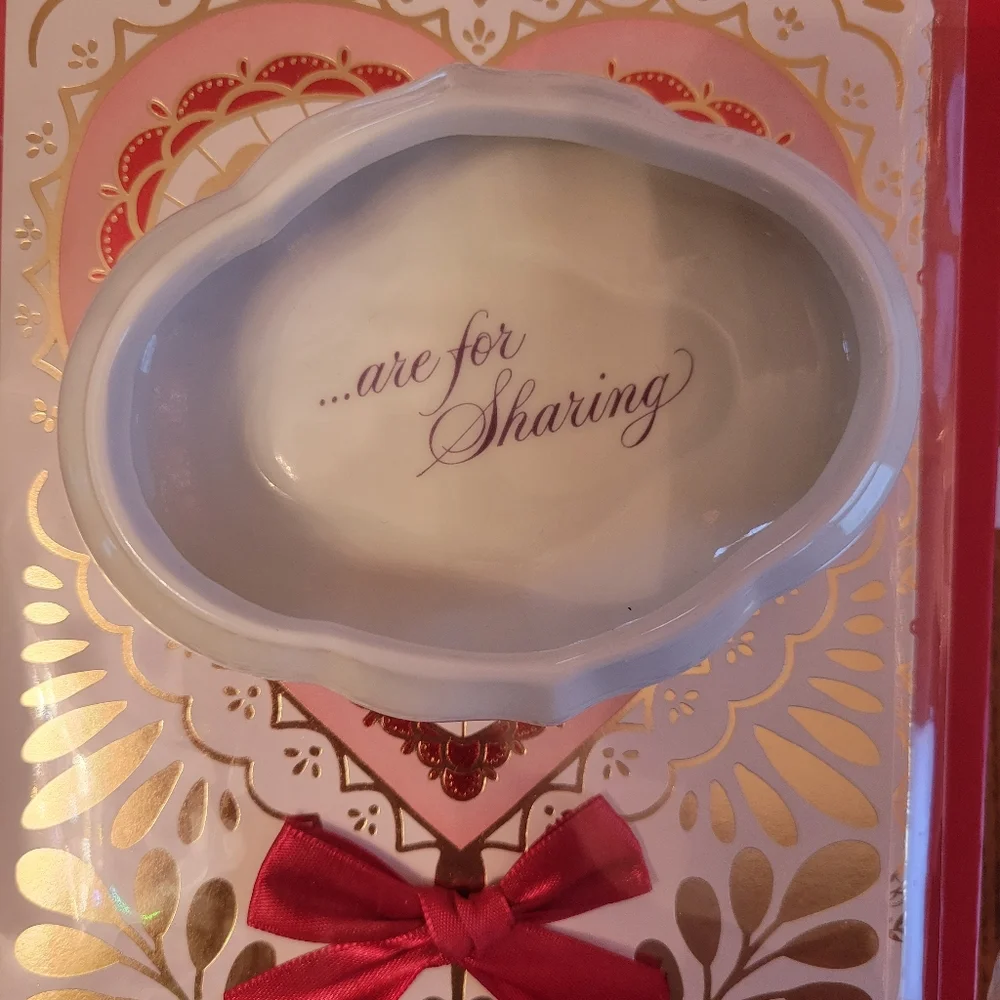 1983 Avon Memories Trinket Box w/ 